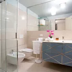 Lägenhet State Of The Art With 180 Degree Panoramic View, Pool And Sleeping Up To 10 Guests By Italian Como