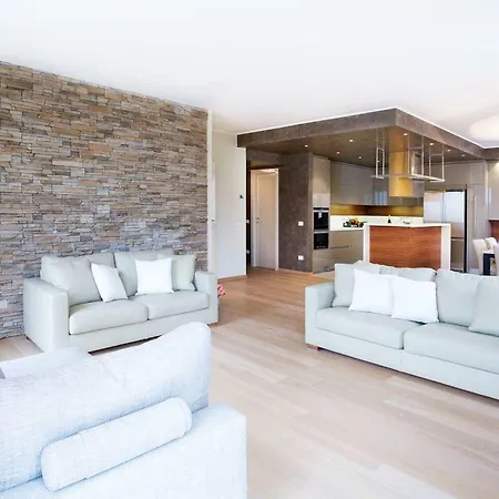 State Of The Art With 180 Degree Panoramic View, Pool And Sleeping Up To 10 Guests By Italian *