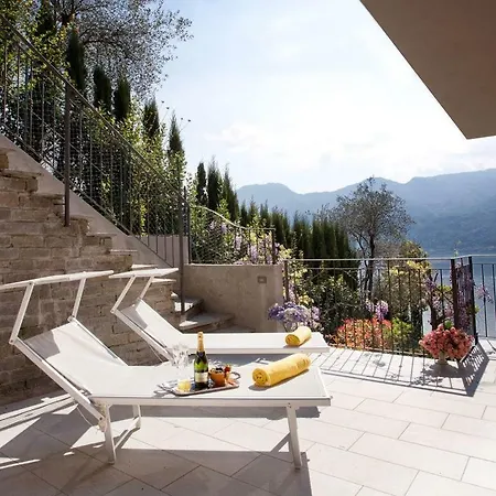 State Of The Art With 180 Degree Panoramic View, Pool And Sleeping Up To 10 Guests By Italian Apartmán Como
