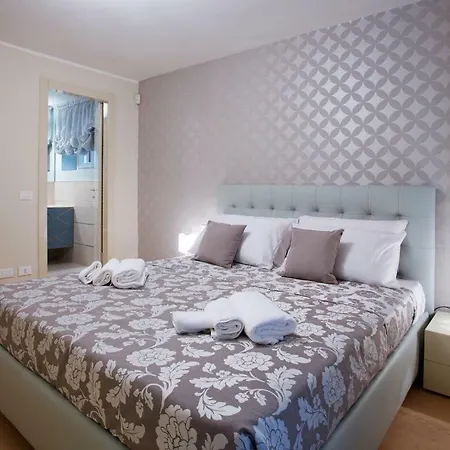 State Of The Art With 180 Degree Panoramic View, Pool And Sleeping Up To 10 Guests By Italian Apartman