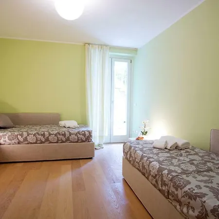 State Of The Art With 180 Degree Panoramic View, Pool And Sleeping Up To 10 Guests By Italian Como