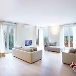 State Of The Art With 180 Degree Panoramic View, Pool And Sleeping Up To 10 Guests By Italian 公寓