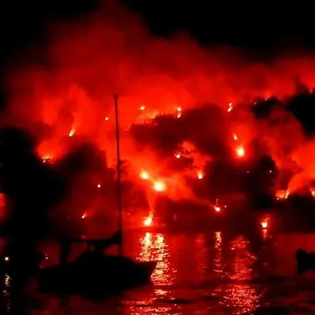 State Of The Art With 180 Degree Panoramic View, Pool And Sleeping Up To 10 Guests By Italian