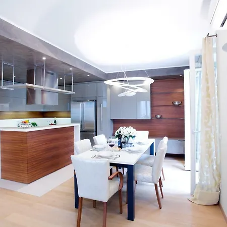شقة State Of The Art With 180 Degree Panoramic View, Pool And Sleeping Up To 10 Guests By Italian كومو