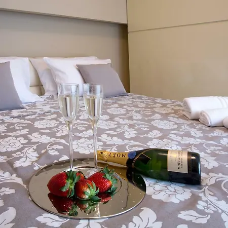 State Of The Art With 180 Degree Panoramic View, Pool And Sleeping Up To 10 Guests By Italian *