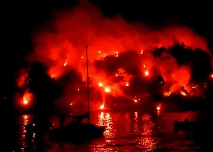 State Of The Art With 180 Degree Panoramic View, Pool And Sleeping Up To 10 Guests By Italian