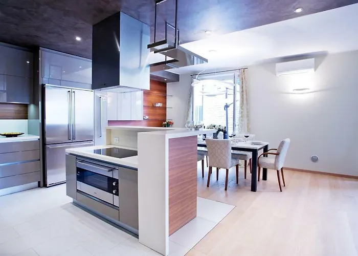 State Of The Art With 180 Degree Panoramic View, Pool And Sleeping Up To 10 Guests By Italian Apartamento Como