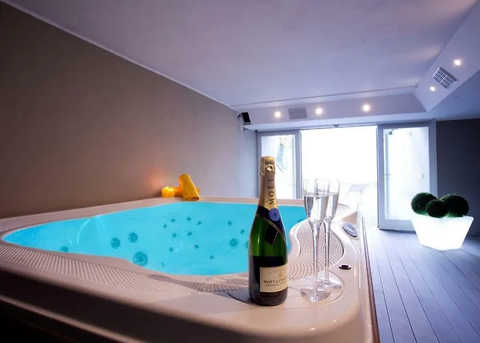 State Of The Art With 180 Degree Panoramic View, Pool And Sleeping Up To 10 Guests By Italian Como