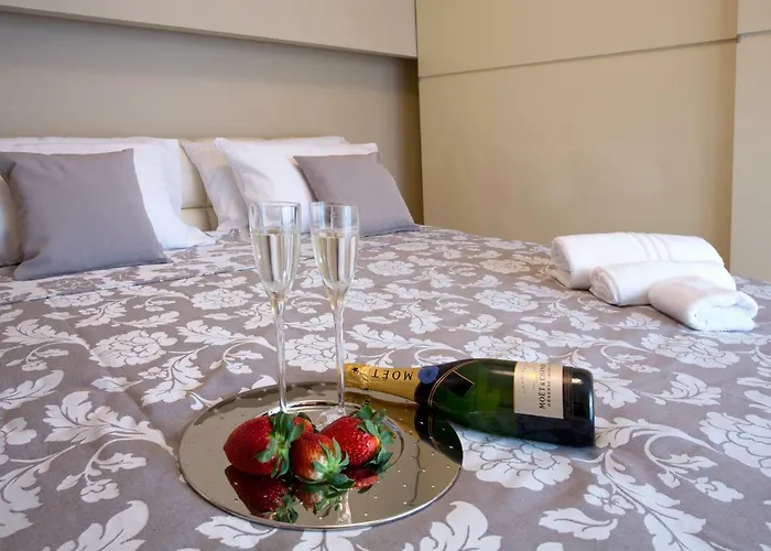 State Of The Art With 180 Degree Panoramic View, Pool And Sleeping Up To 10 Guests By Italian *