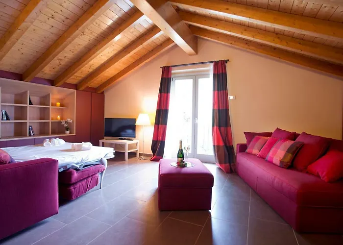State Of The Art With 180 Degree Panoramic View, Pool And Sleeping Up To 10 Guests By Italian