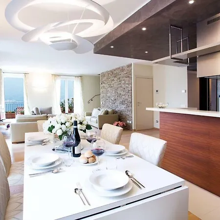 State Of The Art With 180 Degree Panoramic View, Pool And Sleeping Up To 10 Guests By Italian 아파트 *