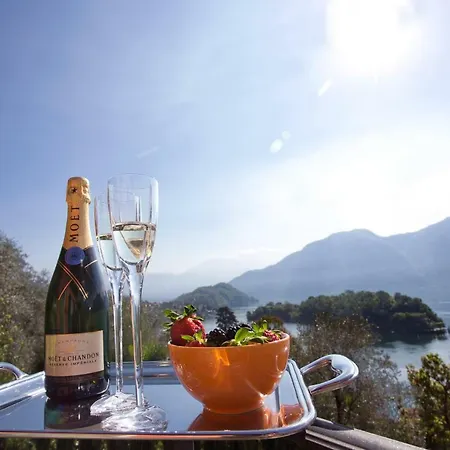 State Of The Art With 180 Degree Panoramic View, Pool And Sleeping Up To 10 Guests By Italian 아파트