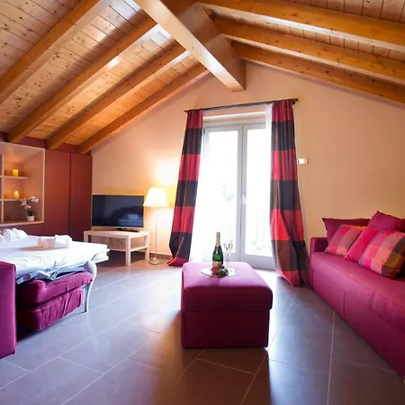 State Of The Art With 180 Degree Panoramic View, Pool And Sleeping Up To 10 Guests By Italian